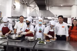 Đoàn kiểm tra an toàn thực phẩm tỉnh Nam Định phối hợp với Văn phòng Tỉnh ủy giám sát an toàn thực phẩm tại khách sạn Vị Hoàng