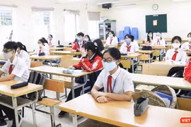 Học sinh đeo khẩu trang đầy đủ trong lớp học (Ảnh - Minh Thuý) 
