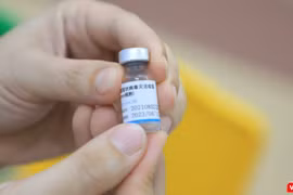 Vaccine phòng COVID-19 Vero Cell (Ảnh - Quang Hùng)