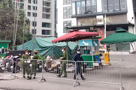 Bên ngoài chung cư Garden Hill (Ảnh - Minh Thuý) 