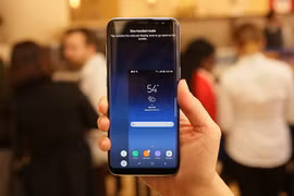 Samsung Galaxy S8 với chế độ một tay