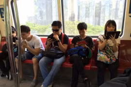 Người Singapore không hài lòng vì lượng dữ liệu họ nhận được chỉ bằng 1 nửa nhu cầu (ảnh CNet)
