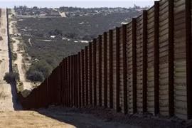 Xuất hiện ý tưởng đưa tù nhân đi xây tường chắn biên giới Mỹ-Mexico