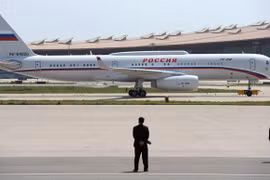 Máy bay của ông Putin phải đem đi sửa