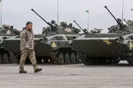 Tổng thống Ucraine Poroshenko công bố thử nghiệm thành công tên lửa mới