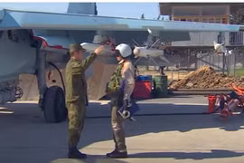 Tiêm kích Su-35S xuất hiện ấn tượng trong video của báo Nga