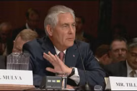 Ông Tillerson ngồi nghe quyết định của ủy ban Thượng viện Mỹ xác nhận làm Ngoại trưởng Mỹ
