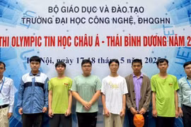 Các thành viên Đội tuyển Olympic Tin học quốc gia Việt Nam. Ảnh: MOET