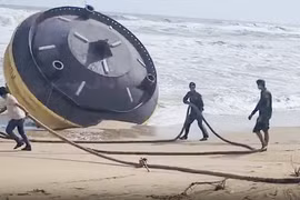 Vật thể lạ trôi dạt vào bờ biển Quảng Ngãi có thể là phao biển viễn thám