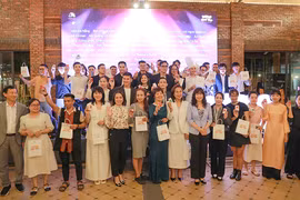 Sở Du lịch Đà Nẵng trao 50 con dấu riêng biệt của 50 địa điểm ẩm thực đặc sắc tại Đà Nẵng dành cho du khách trải nghiệm chương trình “Hộ chiếu ẩm thực”.