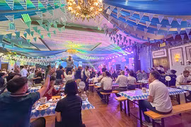 Tối 4/10, Lễ hội bia Đức - GBA Oktoberfest đã đến Đà Nẵng, thu hút hàng ngàn thực khách đến với sự kiện