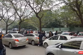 Đoàn taxi công nghệ tổ chức tuần hành rồi tập trung tại trụ sở của Grab Việt Nam vào sáng 15/1 vừa qua.