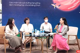 Toạ đàm về gieo mầm và nuôi dưỡng hạt giống đam mê khoa học cho trẻ trong khuôn khổ Ngày Ehon Việt Nam. Ảnh: Hoà Bình