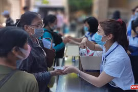 Đón tiếp bệnh nhân đến khám chữa bệnh tại BV Đại học Y Dược TP.HCM (Ảnh: Hoà Bình) 