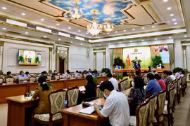 Thủ tướng Nguyễn Xuân Phúc điều hành phiên họp Chính phủ về phòng, chống COVID-19 sáng 24/2 (Ảnh: Huyền Mai)