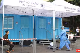 Phòng khám áp lực âm dã chiến được triển khai tại bệnh viện ĐH Y Dược TP.HCM từ những đợt lây nhiễm đầu tiên - Ảnh: Hòa Bình