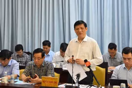 Bộ trưởng Bộ Y tế Nguyễn Thanh Long nhấn mạnh: Bộ Y tế sẽ hỗ trợ ngay tỉnh Vĩnh Long về công tác xét nghiệm, đồng thời lưu ý tỉnh không được chủ quan, lơ là trong công tác phòng chống dịch COVID-19 (Ảnh: BYT) 