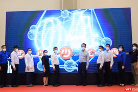 Chung tay cùng các vùng dịch vượt qua làn sóng dữ dội của COVID-19