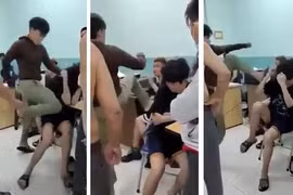 Hai thiếu niên 14 tuổi bị đấm đá dã man tại phòng giám thị Trường THCS Nguyễn Văn Tố, quận 10 (Ảnh cắt từ clip)