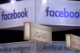 Logo Facebook tại một sự kiện ở Paris năm ngoái. Ảnh: Reuters