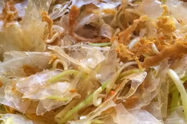 Bánh tráng trộn, món ăn đường phố được nhiều bạn trẻ ưa thích (ảnh MH)