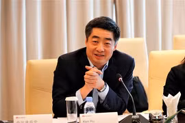 Chủ tịch luân phiên huawei.