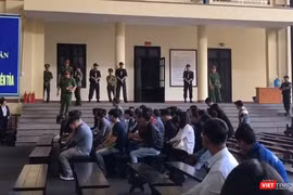 Ngày làm việc thứ tư, tòa thẩm vấn các bị cáo là đại lý cấp 1, đại lý cấp 2 và con bạc của RikVip
