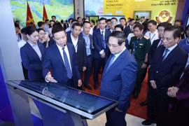 MB đón Thủ tướng tham quan không gian công nghệ trong Sự kiện Chuyển đổi số 2025 