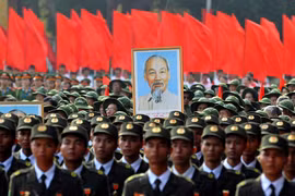 Bác vẫn cùng chúng cháu hành quân