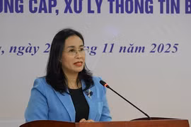 Bà Nguyễn Thị Anh Thi, Phó Chủ tịch UBND TP Đà Nẵng phát biểu tại hội nghị tập huấn “Truyền thông chính sách và kỹ năng phát ngôn, cung cấp, xử lý thông tin cho báo chí năm 2025" do Sở VH-TT&DL TP Đà Nẵng tổ chức diễn ra sáng 27/11. Ảnh Mai Chi.