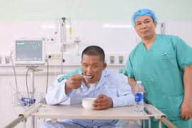 Bệnh nhân C. đã có những dấu hiệu phục hồi tốt sau ca phẫu thuật. Ảnh BVCC.