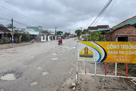 Các vị trí hư hỏng, đọng nước trên tuyến Quốc lộ 14E (đoạn qua xã Bình Quý, huyện Thăng Bình, Quảng Nam) đã được đơn vị thi công khắc phục, đảm bảo việc đi lại cho người dân.