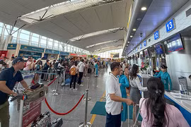 Người dân làm thủ tục tại sân bay Đà Nẵng. Ảnh minh hoạ.