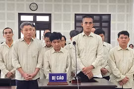 TAND TP Đà Nẵng tuyên án sơ thẩm 13 bị cáo trong đường dây sản xuất, buôn bán sách giáo khoa giả với quy mô đặc biệt lớn.