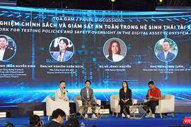 Các diễn giả tham dự phiên toạ đàm mang chủ đề “Khung thử nghiệm chính sách và giám sát an toàn trong hệ sinh thái tài sản số”.
