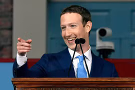 Mark Zuckerberg dành 50-60 giờ mỗi tuần ở văn phòng Facebook, nhưng anh liên tục nghĩ về Facebook, cả khi không ở văn phòng (Ảnh: Business Insider)