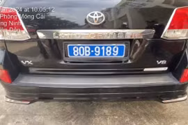 Cán bộ của cơ quan Trung ương lắp biển xanh 80B giả cho ô tô Land Cruiser