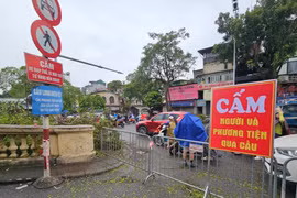 Nước sông Hồng dâng cao, Hà Nội cấm cầu Long Biên