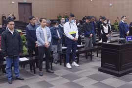 Vụ chuyến bay giải cứu giai đoạn 2: Cựu cán bộ khai vì anh em nên mất hết