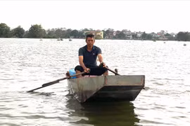 Ô tô bị nước cuốn trôi, 2 người trên xe được vợ chồng ngư dân cứu trong đêm