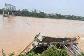 Thủ tướng chỉ đạo xây cầu Phong Châu mới kiên cố, an toàn trong điều kiện mưa lũ