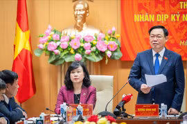 Chủ tịch Quốc hội đề nghị ngành y tế nghiên cứu, đề xuất chế độ, chính sách đãi ngộ phù hợp cho cán bộ y tế trong tổng thể cải cách chính sách tiền lương.