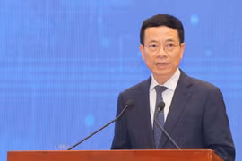 Bộ trưởng Bộ Thông tin và Truyền thông Nguyễn Mạnh Hùng phát biểu tại Vietnam - Asia DX Summit 2024.