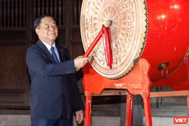 Ông Nguyễn Trọng Nghĩa đánh trống khai mạc Ngày Sách và Văn hóa đọc Việt Nam lần thứ ba năm 2024.