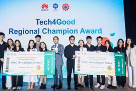 Đội Việt Nam và đội Campuchia cùng xuất sắc giành giải Nhất bảng tại cuộc thi Tech4Good, vượt qua các đội đến từ 23 quốc gia để tiến vào vòng chung kết toàn cầu. 