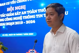 Đại tá Nguyễn Hữu Hùng, Phó Trưởng ban Ban Cơ yếu Chính phủ.