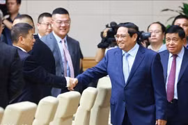 Thủ tướng Chính phủ Phạm Minh Chính với đại diện các doanh nghiệp Trung Quốc.