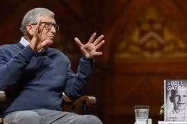 Tỷ phú Bill Gates trong một buổi diễn thuyết tại Đại học Harvard. Ảnh: Harvard University 