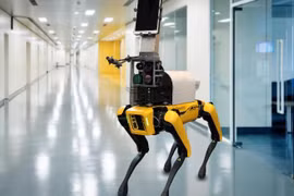 Chú chó robot này đang được nghiên cứu để đưa vào các bệnh viện khám cho bệnh nhân Covid-19 (ảnh: CNN)