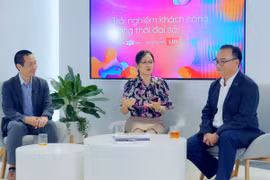Các khách mời có ông Peter Phúc Huỳnh (Chủ tịch, Đồng sáng lập Cộng đồng CIO Việt Nam); bà Nguyễn Thị Quỳnh Trang (Giám đốc tư vấn, FPT Digital). Ông Vương Quân Ngọc (Giám đốc tư vấn, FPT Digital) trong vai trò người điều phối chương trình